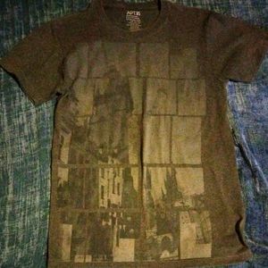 Apt 9 gray design In front of the shirt size small